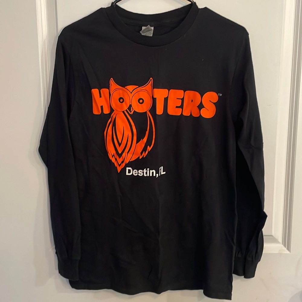 Hooters black long sleeve tee new logo Destin Florida
